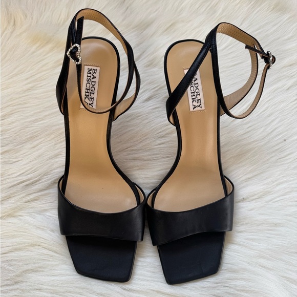 New Badgley Mischka Cady Sandals Heart Shaped Buckle Black Leather - Picture 2 of 7